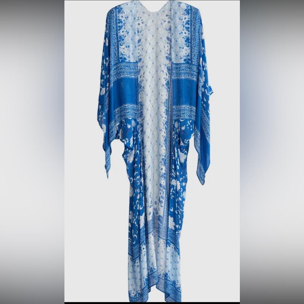 Shiraleah Blue and White Floral Kimono NWT